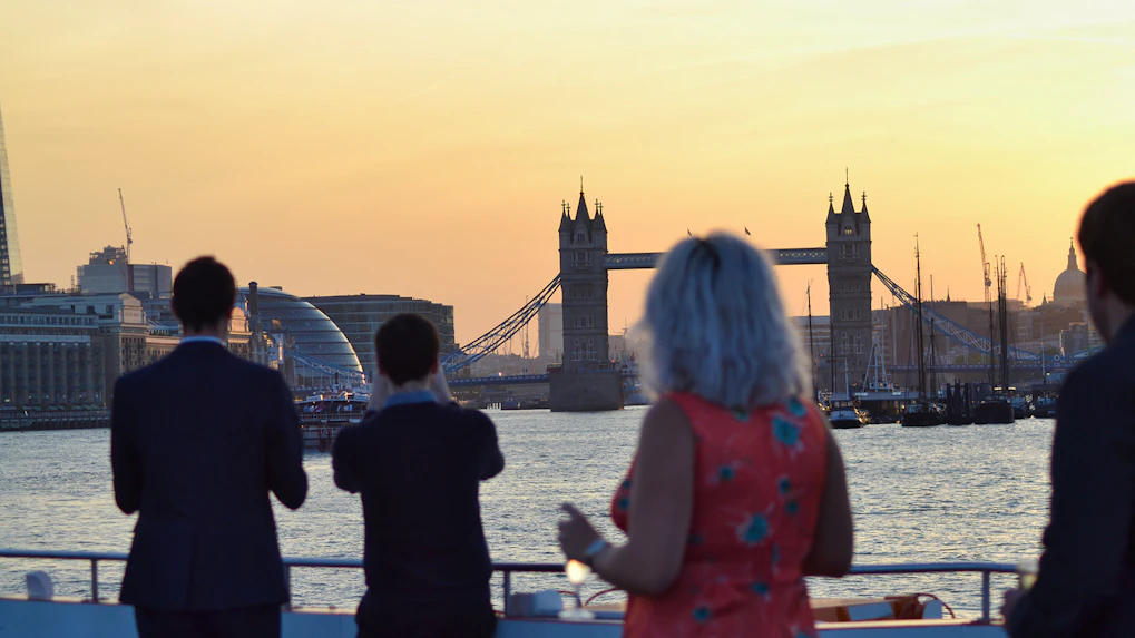 London Travel Guide - Travel Essentials