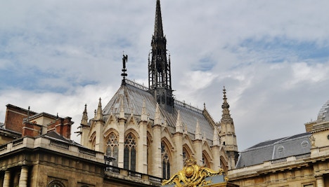 landmarks in paris-sainte chapelle