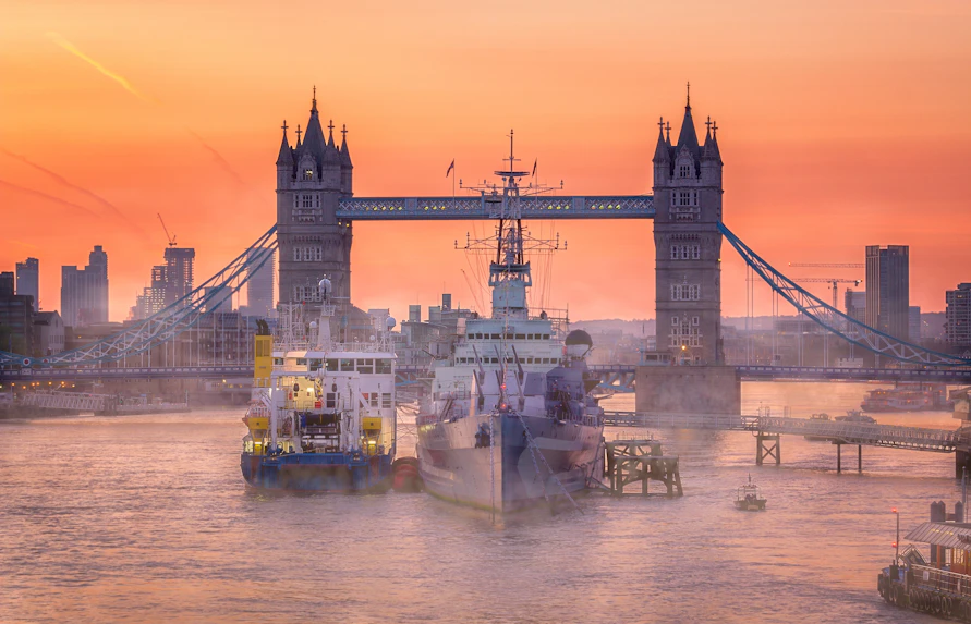 London eye by boat
