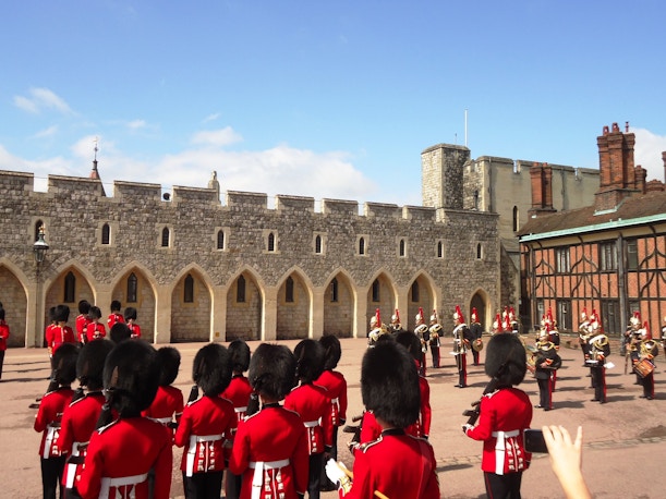 changing of the guard windsor castle