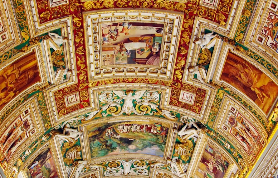 Interior de los Museos del Vaticano