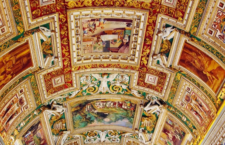Interior de los Museos del Vaticano