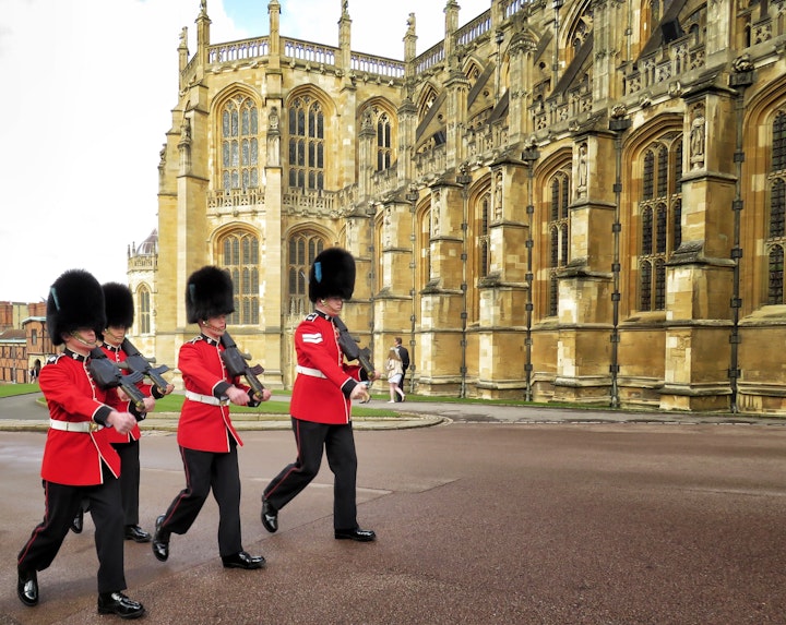 windsor castle changing the guard