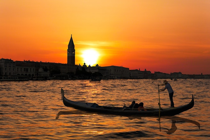 history of gondola rides in venice