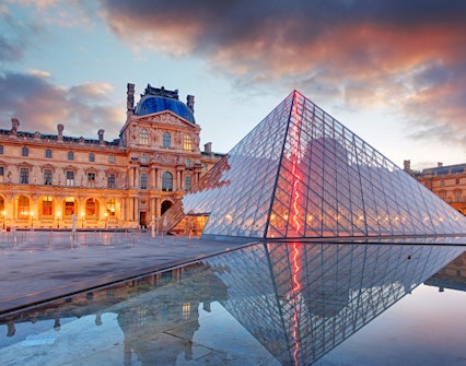 O Louvre - Cruzeiro no Sena Bateaux Parisiens