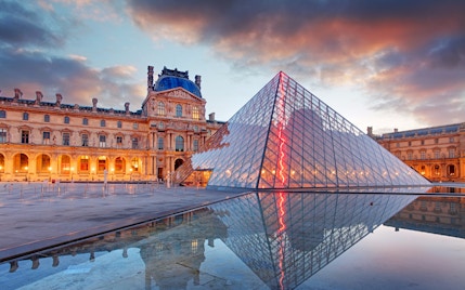 Parijs in november - Louvre Museum 