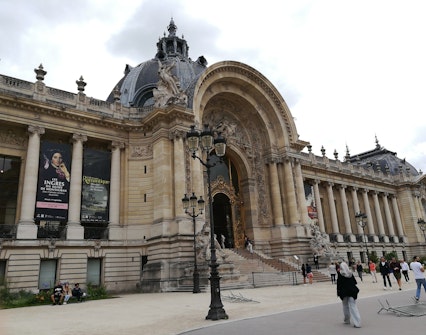 Grand Palais - Cruzeiro no Sena Bateaux Parisiens