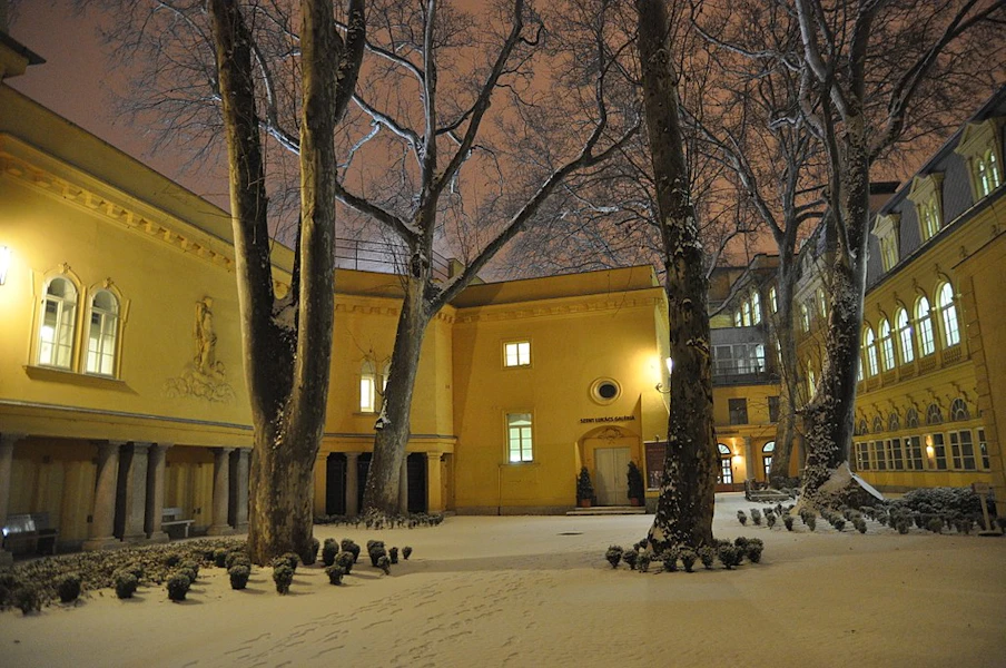 budapest baths in winter