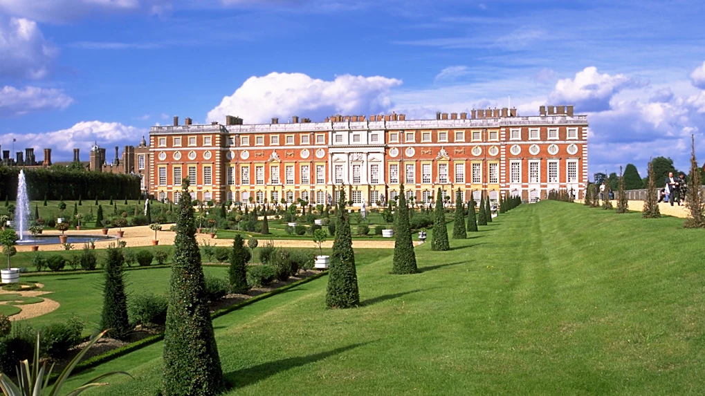 hampton court palace