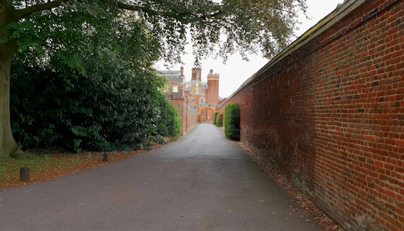 Boat Trip to Hampton Court Palace 2022 Boat Trip to Hampton Court Palace 2022