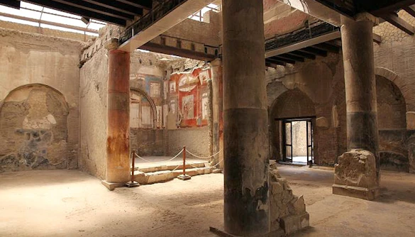 hall of the augustales - what to see in herculaneum 
