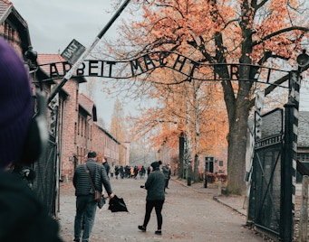 Visiting Auschwitz with guided tour