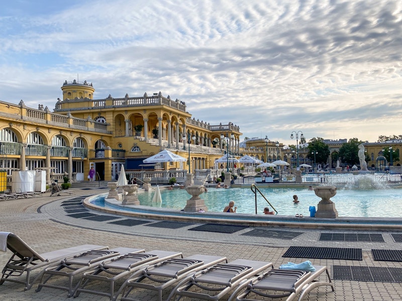 budapest baths opening times