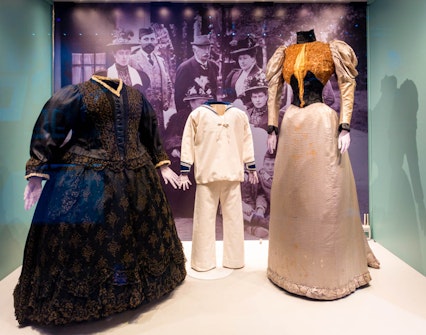 Victoria: Woman and Crown