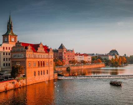 paseo en barco Praga 
