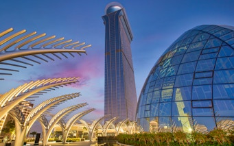 Dubai Travel Guide - Palm Tower