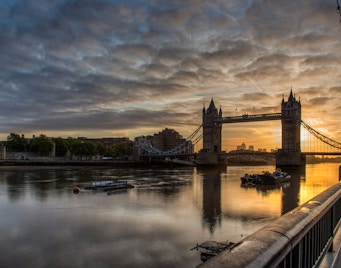 London Travel Guide - Top 10 Things to do in London