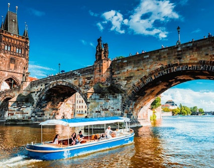 paseo en barco Praga
