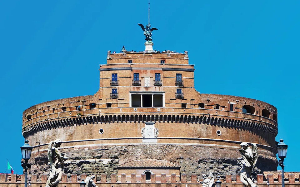 Castillo Sant Angelo salta la cola