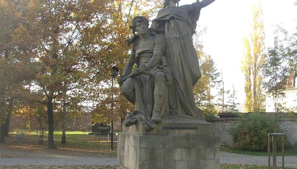 estátua da lendária premsyl e da lendária princesa libuse no parque vysehrad	