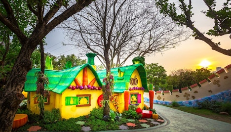 dream world bangkok attractions - dream garden