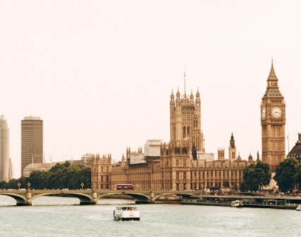 London eye capsule -Houses of the Parliament