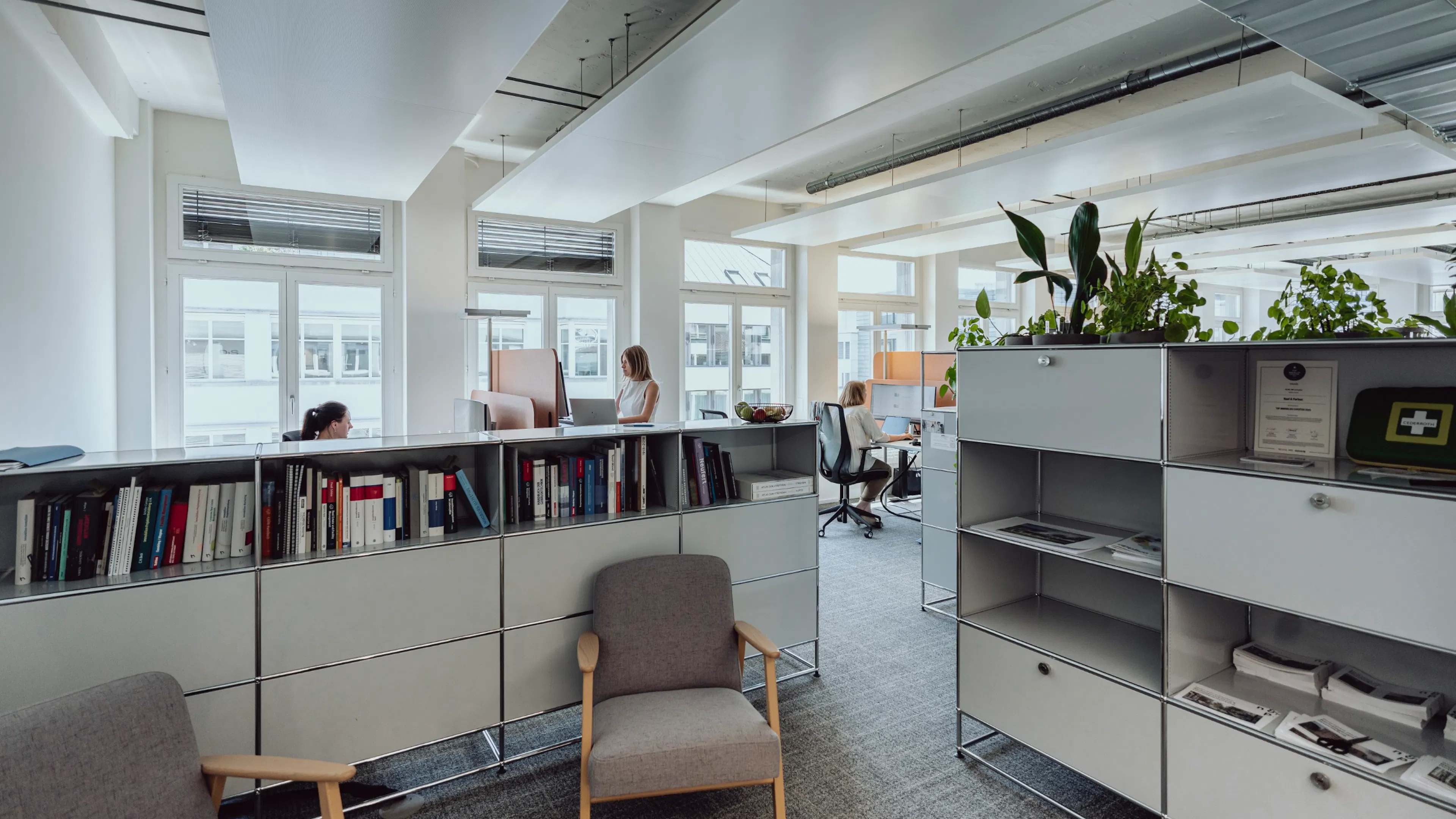 Naef & Partner Büro Bleicherweg 10 Zürich - Empfang