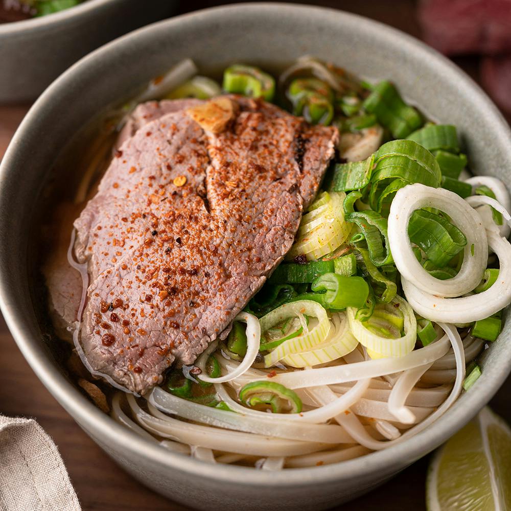 Zuppa vietnamita Pho Bo - Ricetta in brodo a base di noodle