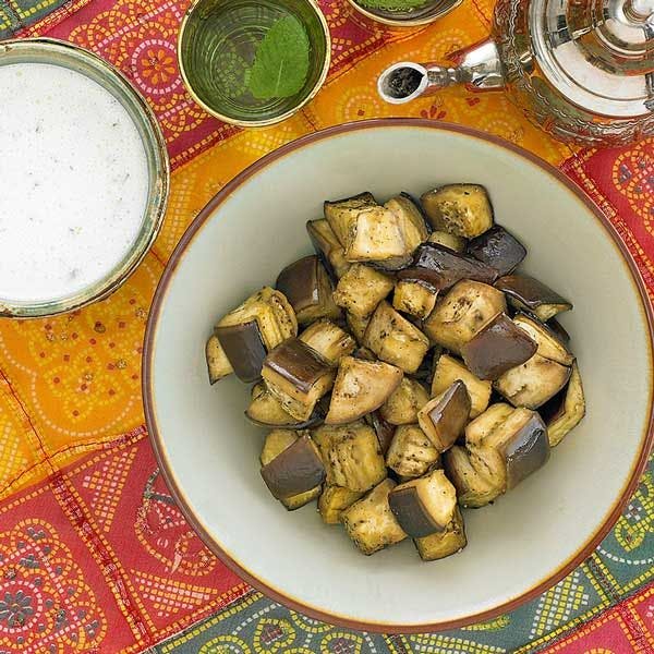 Melanzane con salsa dip di yogurt e feta - fresche e semplici