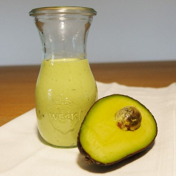 Avocado-Dressing Rezept - eine cremige hausgemachte Salatsauce