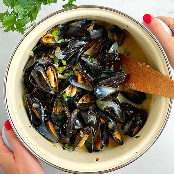 Cozze in salsa di vino bianco – Ricetta con frutti di mare