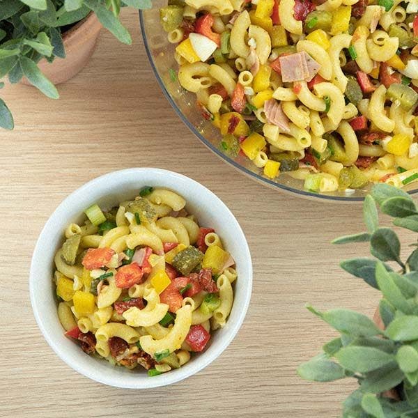 Insalata di pasta con salsa per insalate veloce di Nahrin