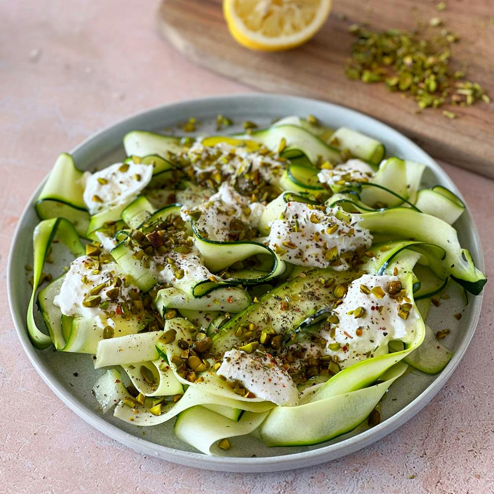 Zucchinisalat mit Burrata - ein mediterranes Highlight