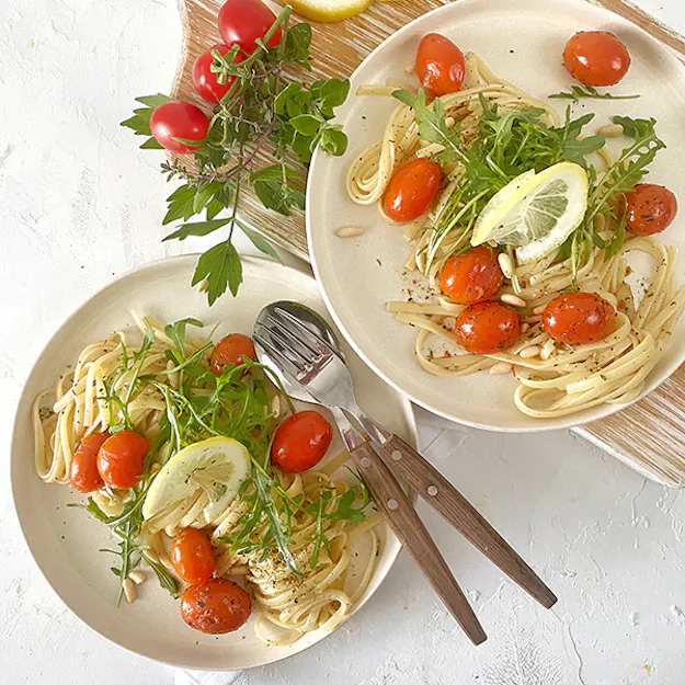 Zitronenpasta mit Tomaten und Ruccola - Sommer Pasta Rezept