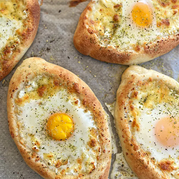 Khachapuri - Georgisches Käsebrot mit Ei Rezept
