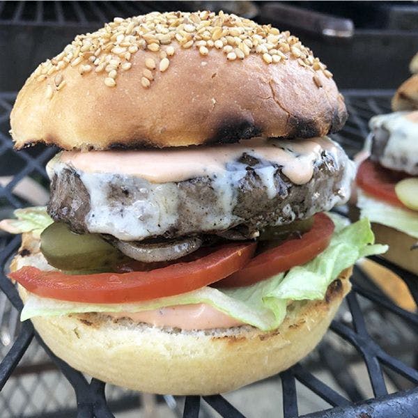 Cheeseburger vom Grill - feines Grillrezept