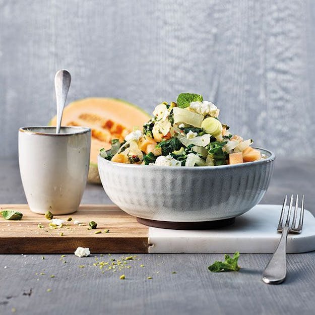 Salade de melon et de côtes de bette avec sauce au piment