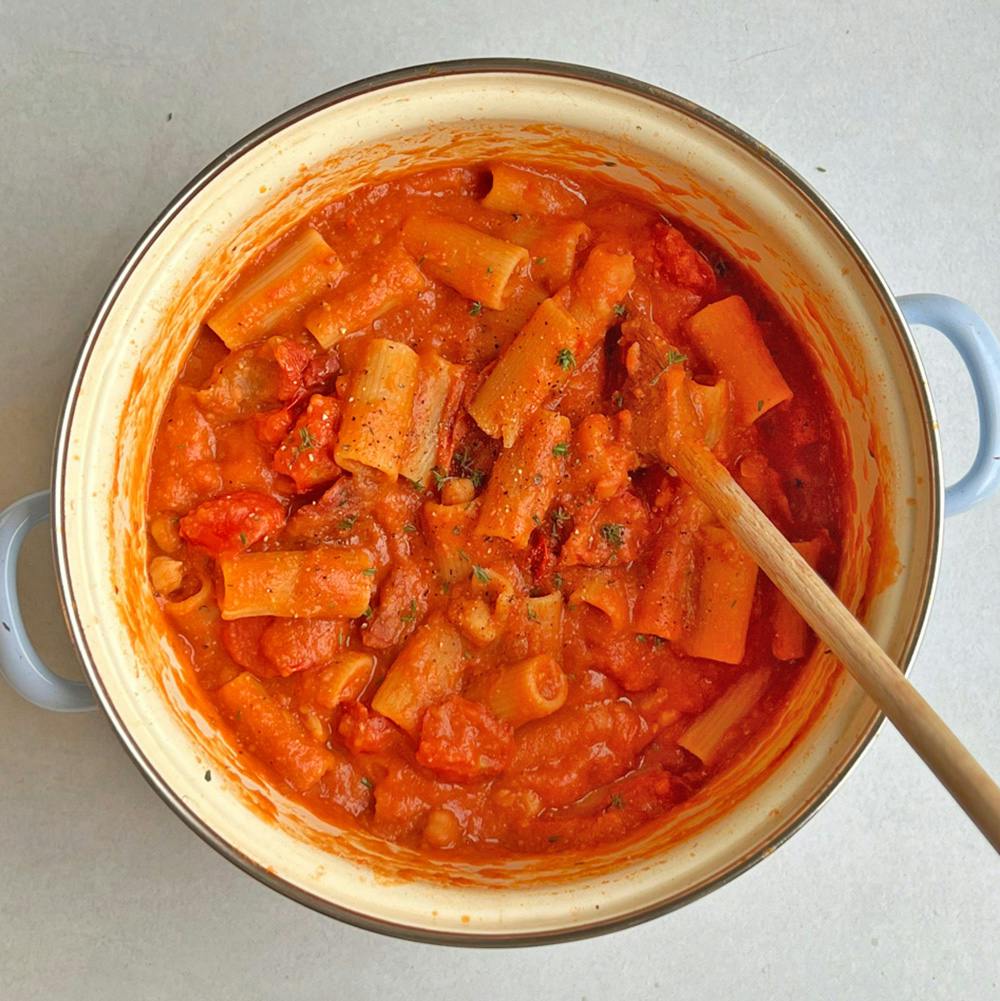 One Pot Pasta Rezept mit getrockneten Tomaten