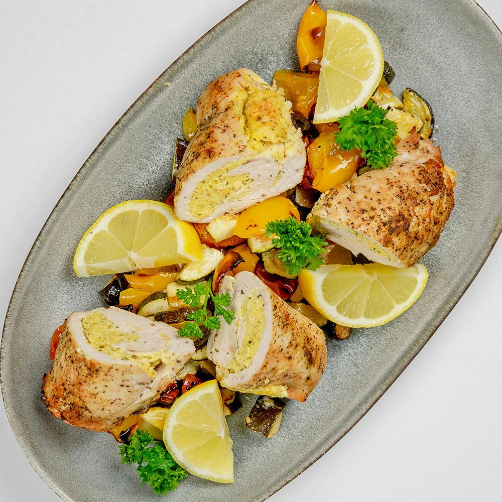 Paupiettes de poulet aux légumes au four et poivre au citron