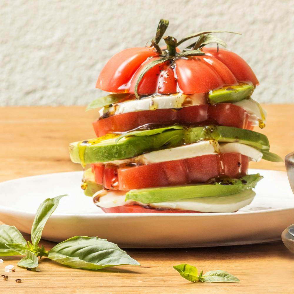 Caprese Tricolor - recette de salade de tomates à la mozzarella