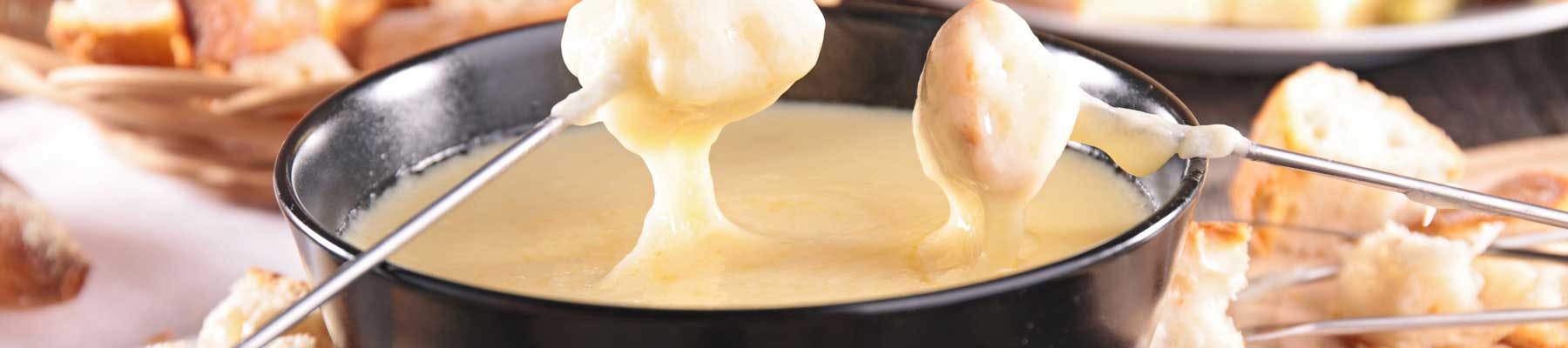 Raclette e fonduta di formaggio: suggerimenti, accompagnamenti, condimenti e un consiglio da intenditori per favorire la digestione