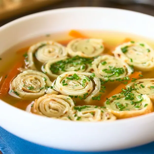 Bouillon mit Crêpe «Flädli» - herzhaft und sättigend