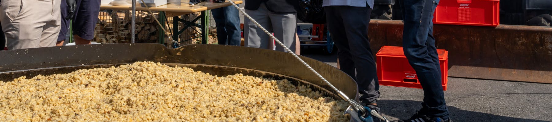 À l’occasion des 70 ans de Nahrin, record du monde de la plus grande poêlée de spätzle
