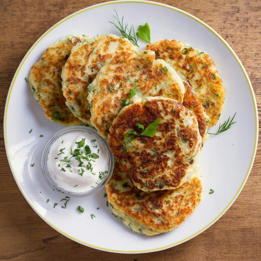 Kartoffeltätschli mit Kräutern und Quark