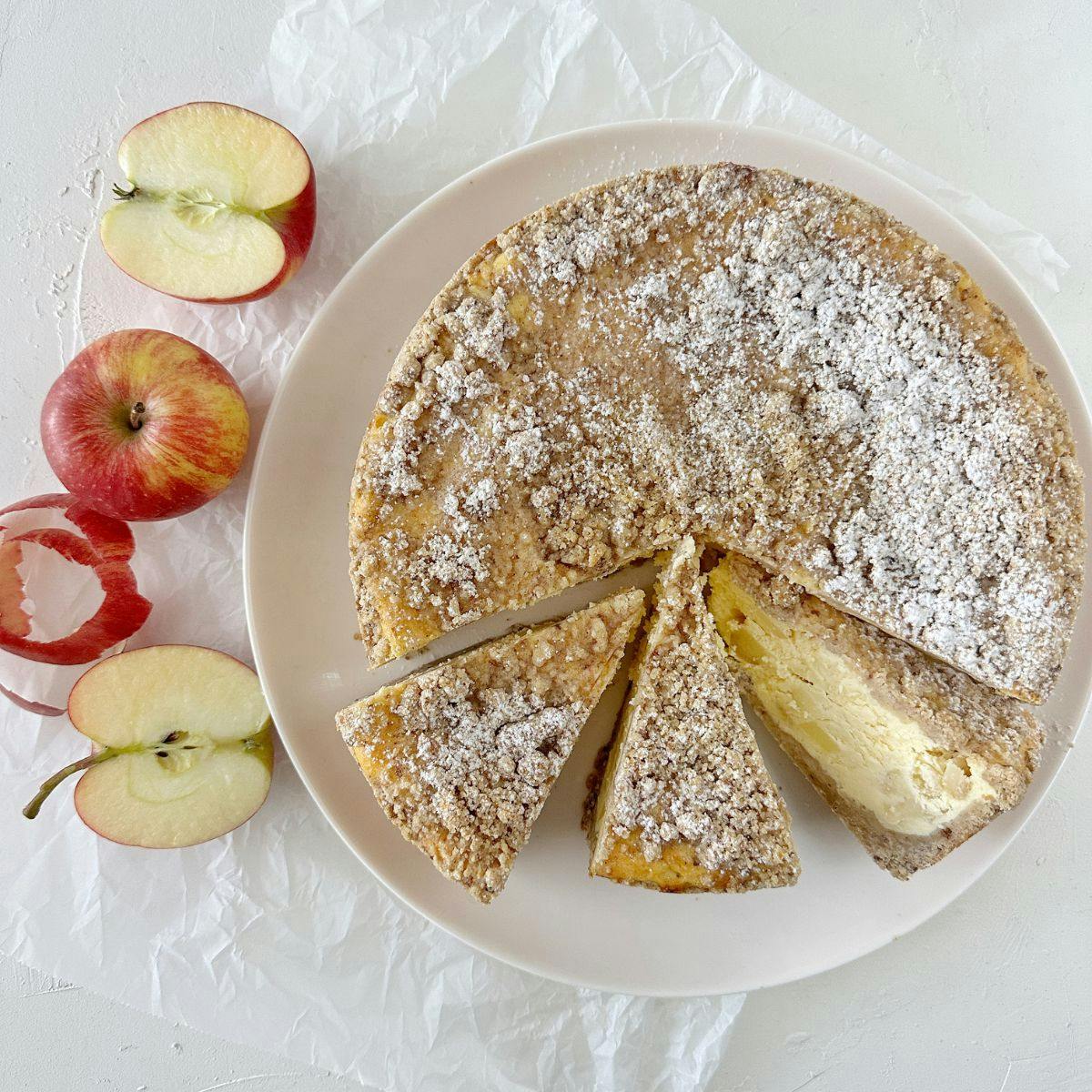 Torta di mele della nonna con quark e crumble alla cannella