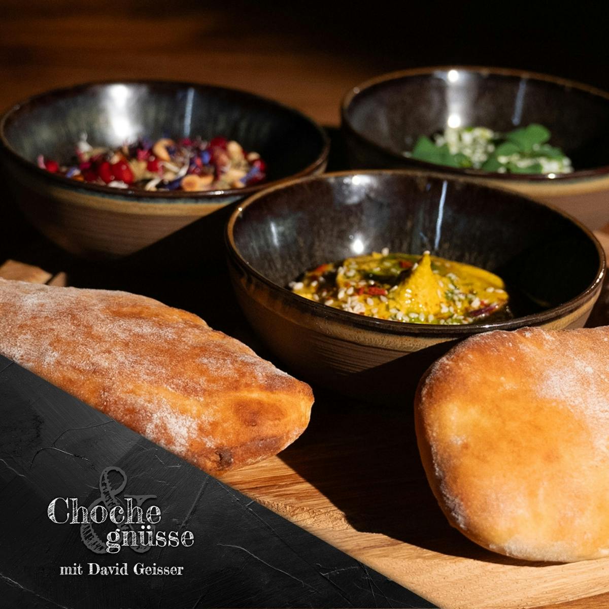 Pain plat avec trio de dips