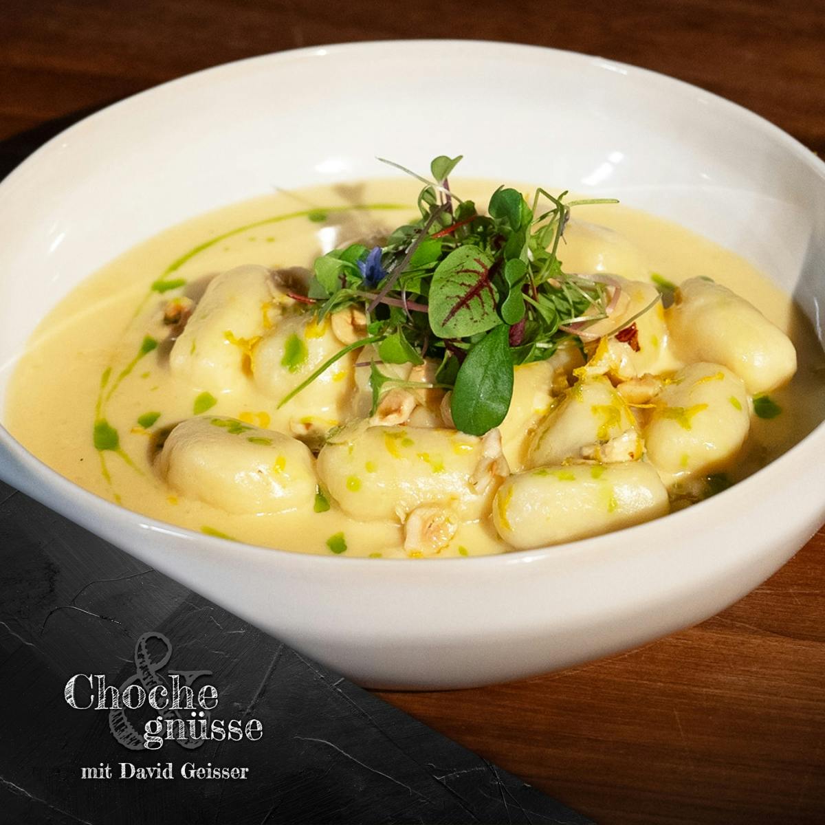 Gnocchi an Käsesauce mit Orange und Haselnüssen
