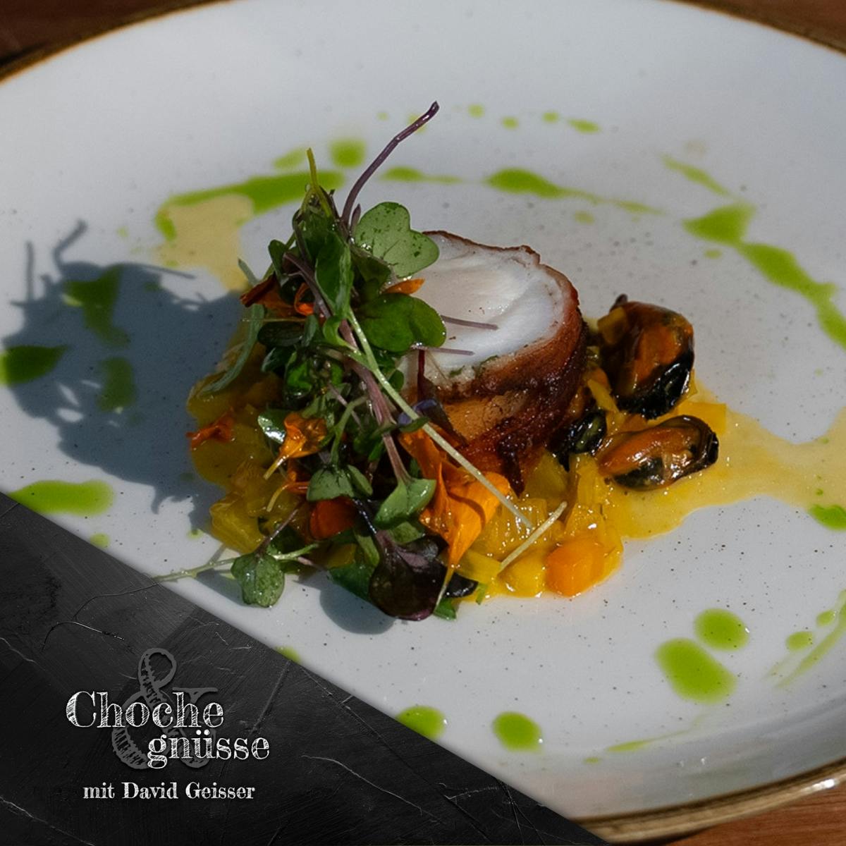 Rana pescatrice in mantello di guanciale su ragù di cozze