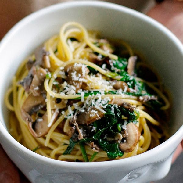 Spaghetti mit Champignons und Spinat - gelingsicheres Rezept