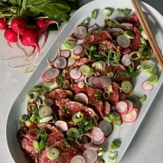 Schnelles Beef Tataki mit Balsamico-Ingwer-Vinaigrette